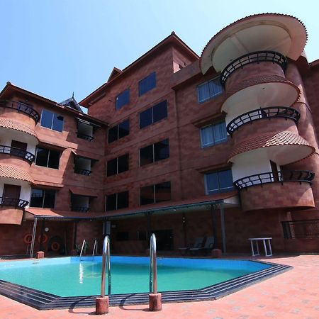 Westway Hotel Кожикоде Экстерьер фото