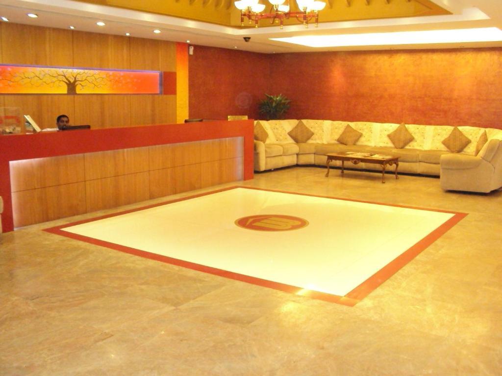 Westway Hotel Кожикоде Экстерьер фото