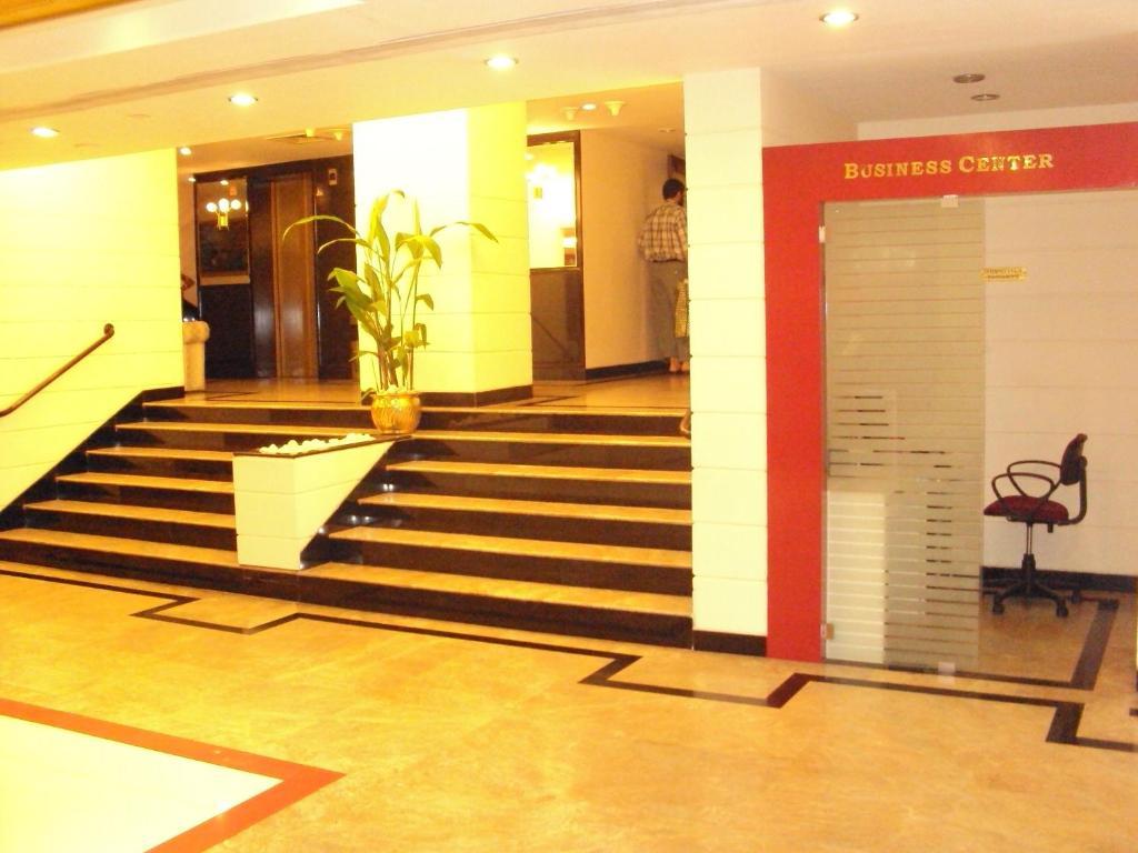 Westway Hotel Кожикоде Экстерьер фото