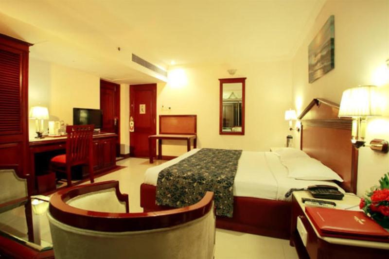 Westway Hotel Кожикоде Экстерьер фото