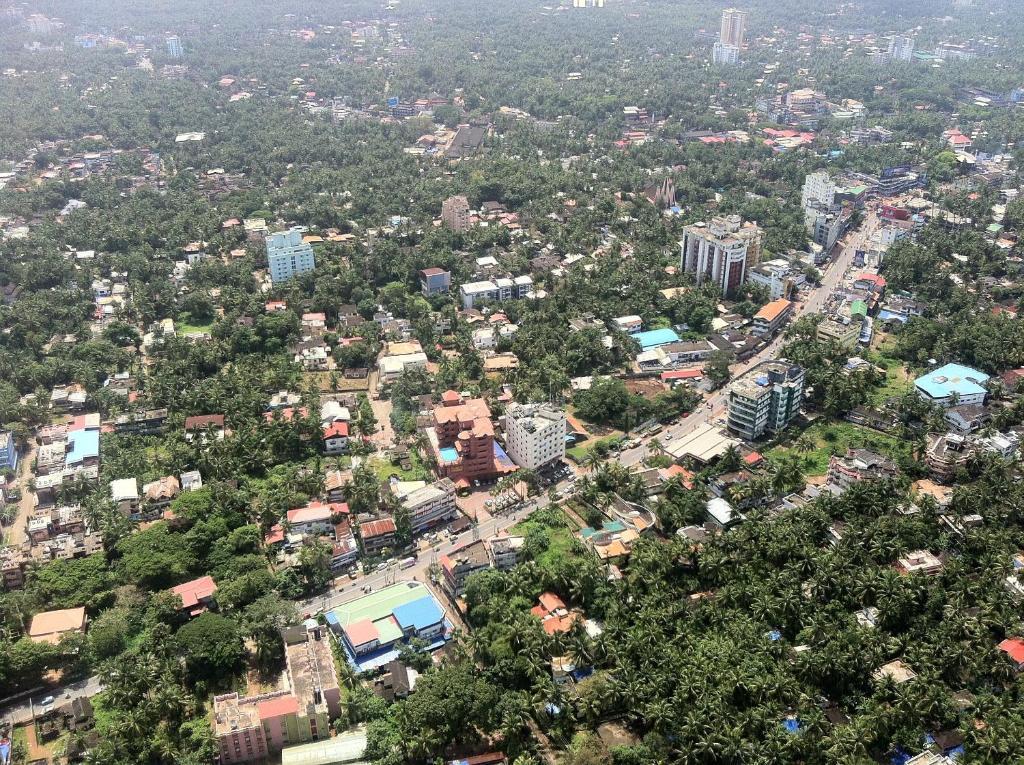 Westway Hotel Кожикоде Экстерьер фото
