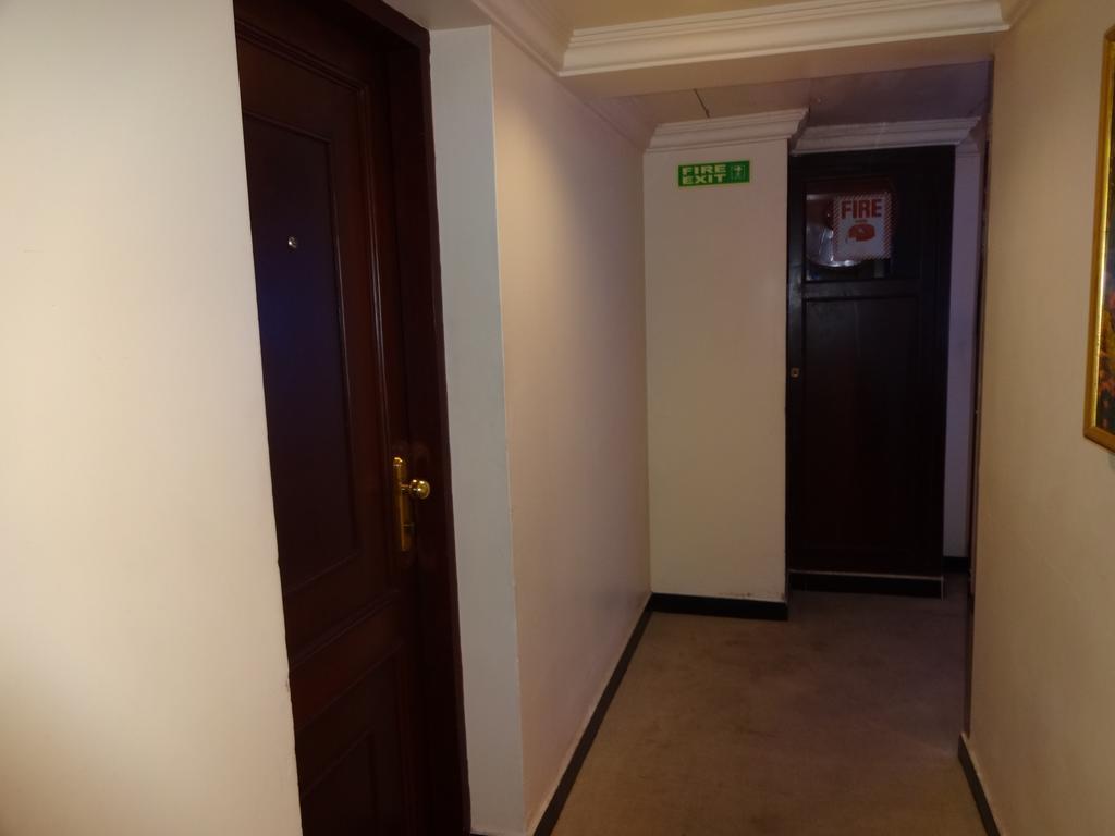 Westway Hotel Кожикоде Экстерьер фото
