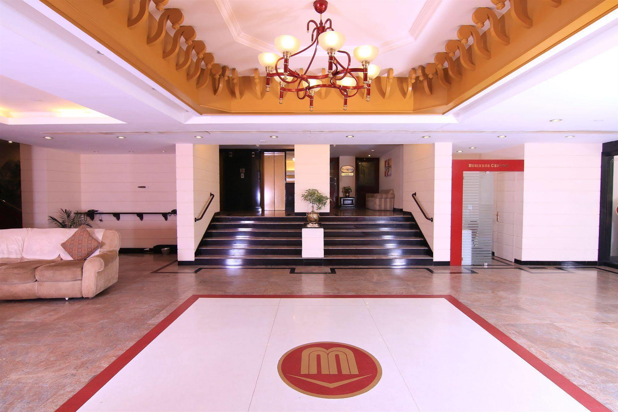 Westway Hotel Кожикоде Экстерьер фото