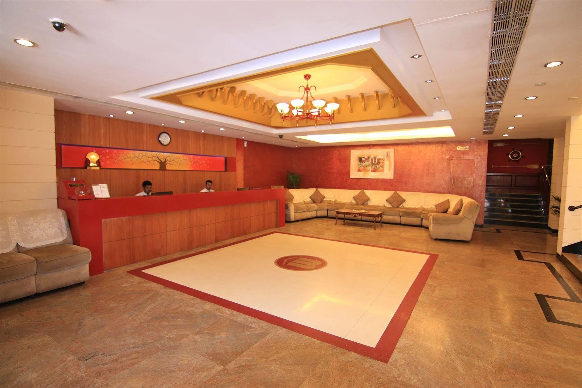 Westway Hotel Кожикоде Экстерьер фото