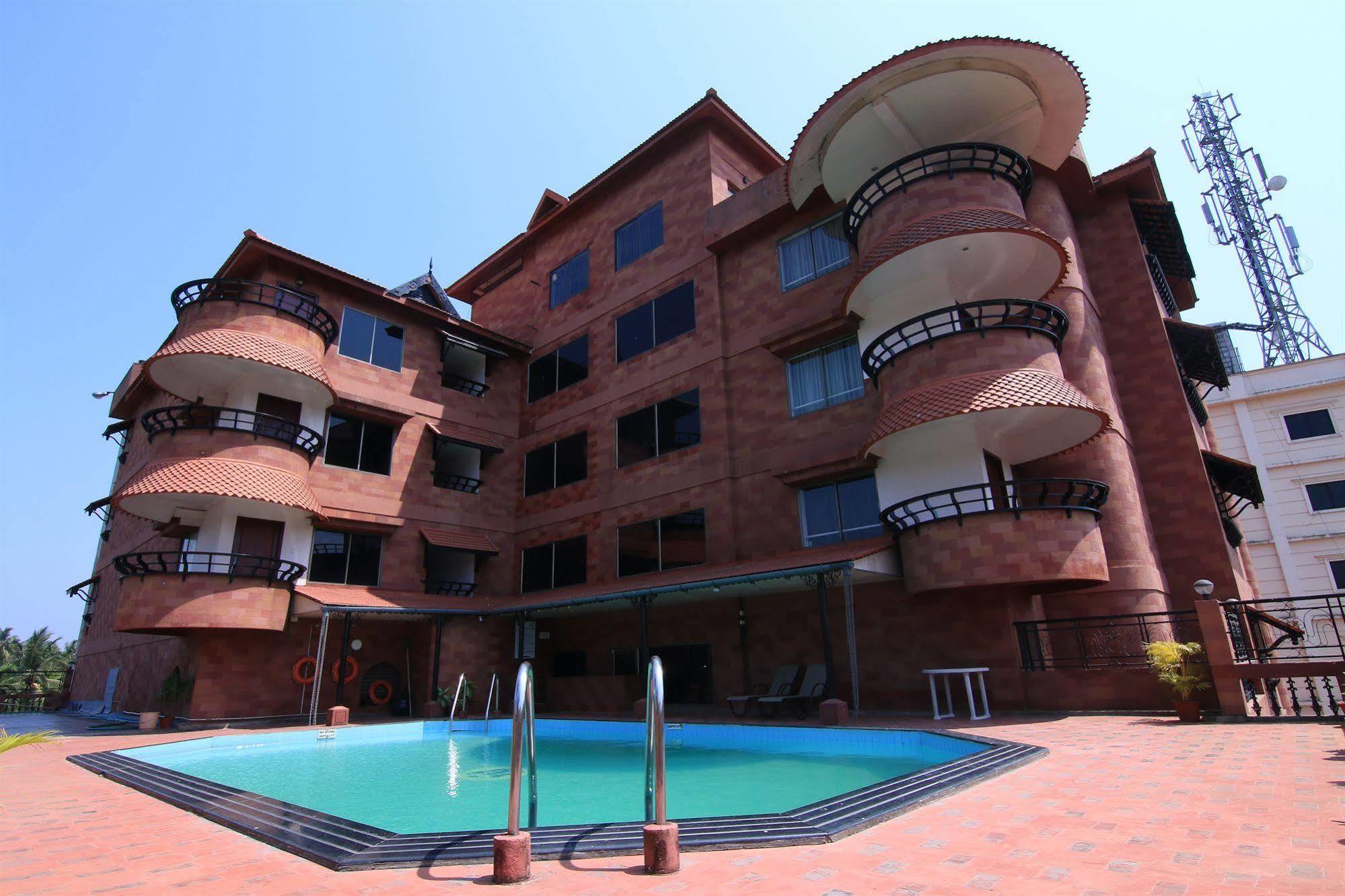 Westway Hotel Кожикоде Экстерьер фото