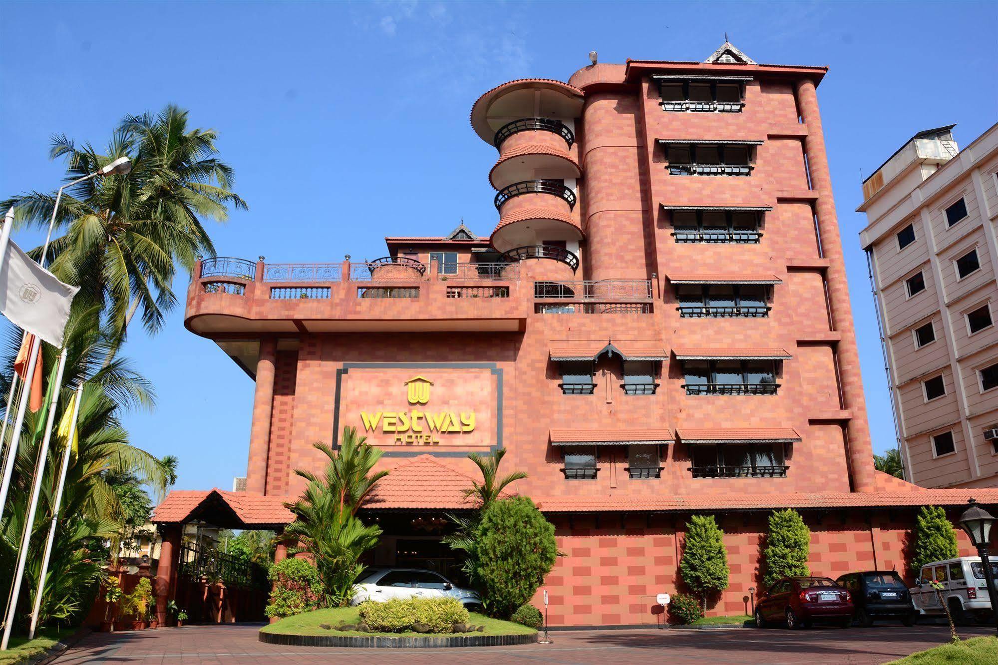 Westway Hotel Кожикоде Экстерьер фото